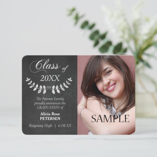 Aankondiging van het Afstuderen Chalkboard Laurel (Staand voorkant)