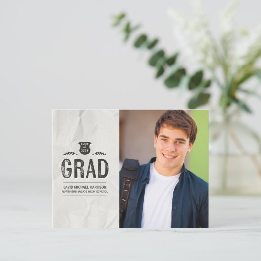 Aankondiging van het Afstuderen Cool Grunge Photo Briefkaart (Staand voorkant)