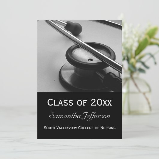 Aankondiging van het Afstuderen voor verpleegkundi (Staand voorkant)