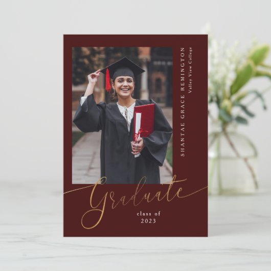 Aankondiging van het Burgundy Gold Afstuderen (Staand voorkant)