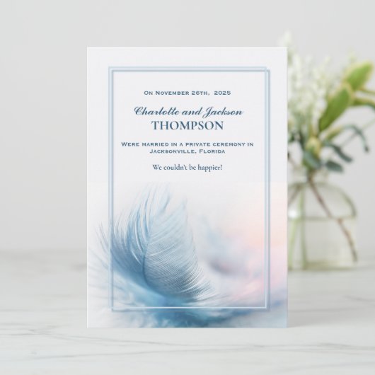 Aankondiging van het Elegant Dusty Blue Feather We (Staand voorkant)