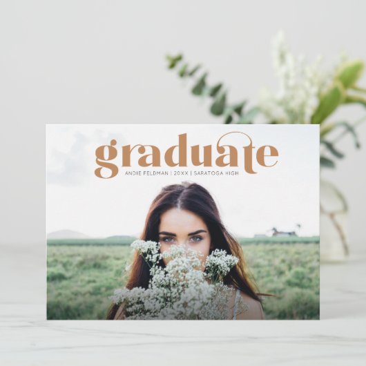 Aankondiging van het moderne Afstudeerder Full Pho (Staand voorkant)