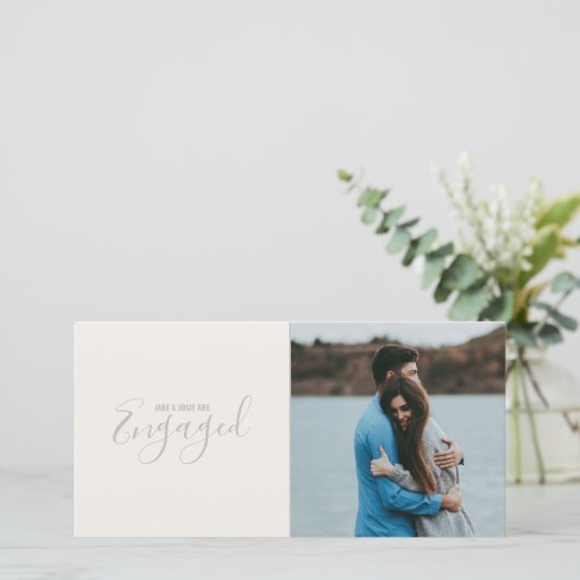 Aankondiging van het verloving van het moderne fot (Staand voorkant)