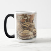 Aankondiging van pensioen met oude laarzen V2.0 Magische Mok (Links)