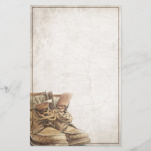 Aankondiging van pensionering met oude laarzen (Achterkant)