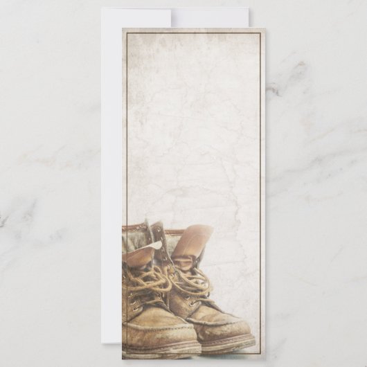 Aankondiging van pensionering met oude laarzen (Achterkant)