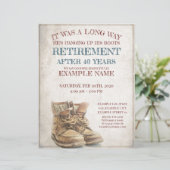 Aankondiging van pensionering met oude laarzen (Staand voorkant)