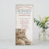 Aankondiging van pensionering met oude laarzen (Staand voorkant)