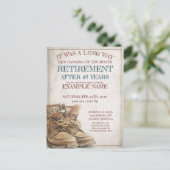 Aankondiging van pensionering met oude laarzen (Staand voorkant)