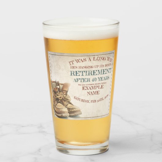 Aankondiging van pensionering met oude laarzen V2. Glas (Voorkant gevuld)