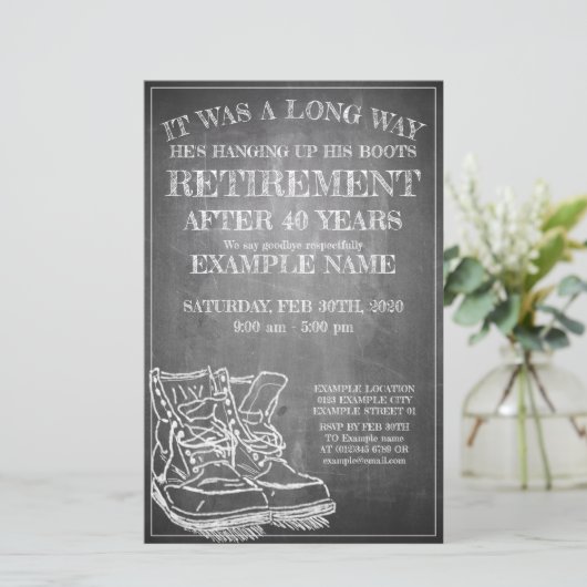 Aankondiging van pensionering met oude laarzen V3. (Staand voorkant)