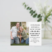 Aankondiging van verhuizing van koppel en hond briefkaart (Staand voorkant)