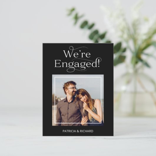 Aankondiging van verloving en sla de datum-foto op briefkaart (Staand voorkant)