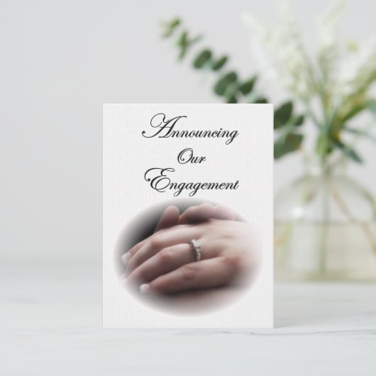 Aankondiging verloving hand met ring (Staand voorkant)