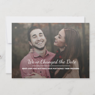 Aankondigingsfoto uitstel huwelijk save the date