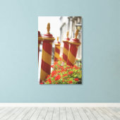 Aanlegpalen op Canal in Venetië Canvas Afdruk (Insitu (Houten vloer))