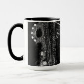 Aanpak van de mok van koffie op de muur (Links)