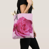 Aanpasbaar M monogram  roze rose bloemen Tote Bag (Dichtbij)