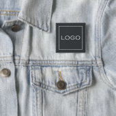 Aanpasbaar zakelijk logo op koolstofgrijs vierkante button 5,1 cm (In situ)