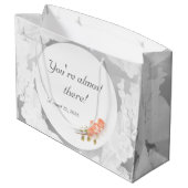 Aanpasbare Bruidsuitnodiging Groot Cadeauzakje (Achterkant Gekanteld)