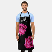 Aanpasbare M monogram roze roos bloemig Schort (Gedragen)