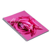 Aanpasbare naam Monique heet roze roos bloemrijke  Notitieboek (Rechterzijde)