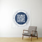 Aanpasbare QR-code & tekst | Donker marineblauw Wandkleed (In Situ (horizontaal))