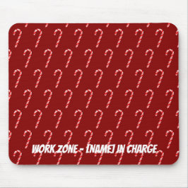 Aanpasbare rode en witte snoeprepen op rood muismat