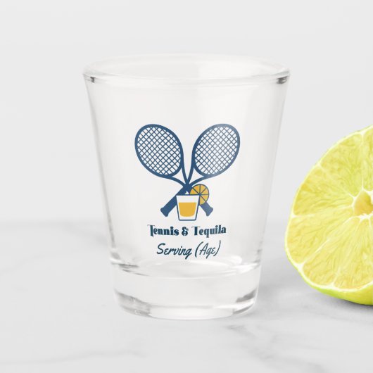 Aanpasbare Tennis & Tequila Verjaardagsfeest Shot Glas (Voorkant)