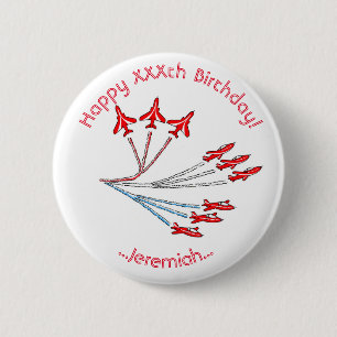 Aanpasbare verjaardagsbadge met rode straaljagers ronde button 5,7 cm
