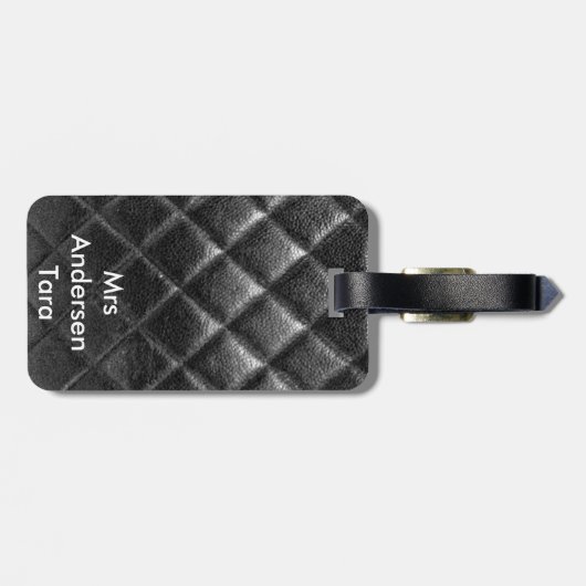 aanpasbare, zwarte, gestikte lederen tas met gelaa bagagelabel (Achterkant horizontaal)
