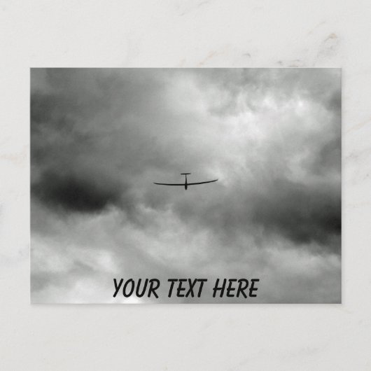 Aanpasbare zweefvliegtuigen vliegen in grijze luch briefkaart (Voorkant)