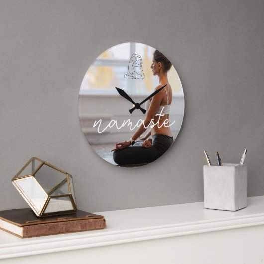 Aanpassen Foto moderne Yoga Namaste Script Clock Grote Klok (Kantoor)