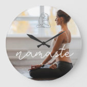 Aanpassen Foto moderne Yoga Namaste Script Clock Grote Klok (Voorkant)