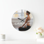 Aanpassen Foto moderne Yoga Namaste Script Clock Grote Klok (Huis)