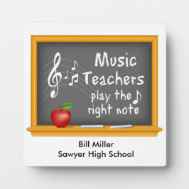 Aanpassen-Muziekleraren spelen de juiste notitie Fotoplaat