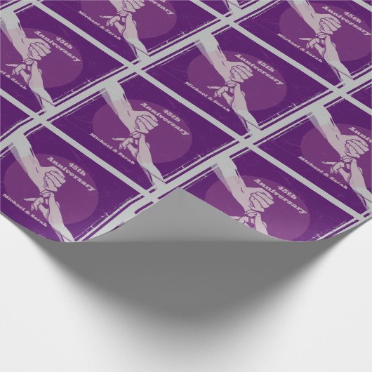 Aanpassen verjaardag romantisch paar hand in hand cadeaupapier (Hoek)