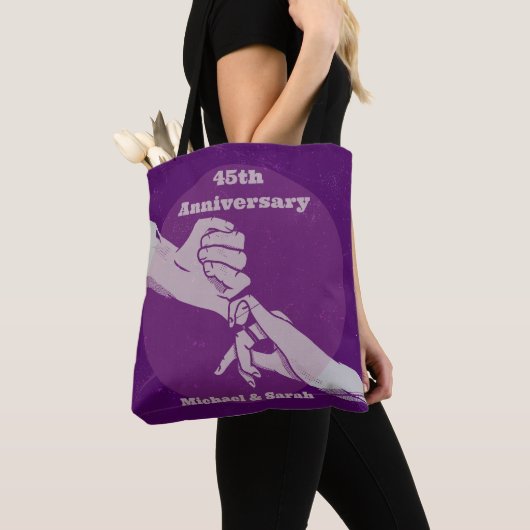 Aanpassen verjaardag romantisch paar hand in hand tote bag (Dichtbij)