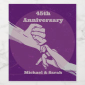 Aanpassen verjaardag romantisch paar hand in hand wijn etiket (Enkel label)