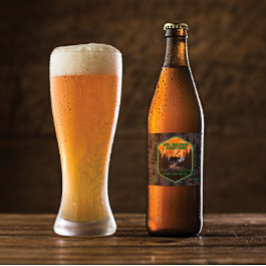 Aanpassen Zwarte Beer Natuur Bergen Groen Bier Etiket