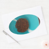 Aanraking van het Zee: een cyaan kom koffie Ovale Sticker (Envelop)