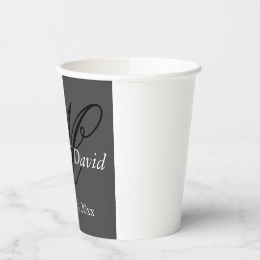 Aantrekkelijk kalligrafie monogram trouwen  papieren bekers (Links)