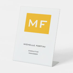 Aantrekkelijk Monogram Geel Wit Modern Minimalist Reclamebord Met Voetstuk