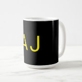 Aantrekkelijk Monogram Geel Zwart Modern Minimalis Koffiemok (Voorkant rechts)