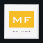 Aantrekkelijke geel-witte Jouw naam monogram Magneet<br><div class="desc">Denkt u dat het moeilijk is om een ontwerp te kiezen op basis van uw eigen persoonlijkheid en smaak? Misschien maakt dit ontwerp je werk makkelijker. Dit is zeker wat je zoekt.</div>