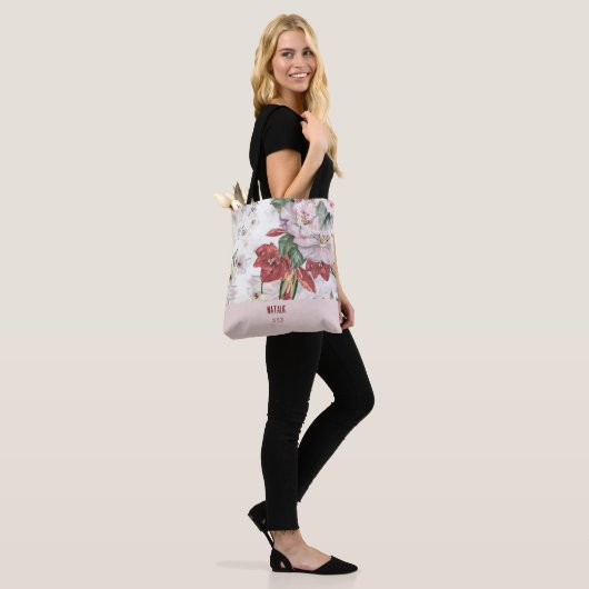 Aantrekkelijke gepersonaliseerde grote bloemrijke tote bag (Op model)