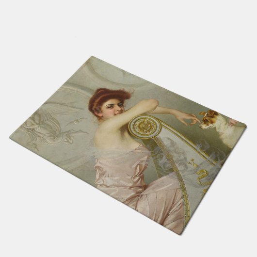 Aantrekkelijke jonge dame streelen haar puppy hond deurmat (Schuin)