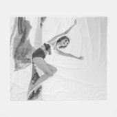 Aantrekkelijke jonge vrouw in bikini op de beachvi fleece deken (Voorkant (Horizontaal))