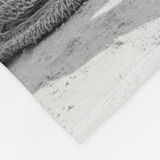 Aantrekkelijke jonge vrouw in bikini op de beachvi fleece deken (Hoek)