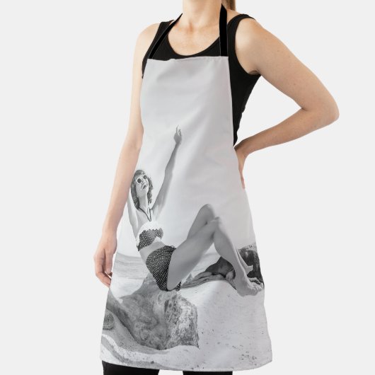 Aantrekkelijke jonge vrouw in bikini op de beachvi schort (Insitu)